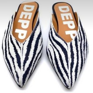 DEPP Leather Pointed Mules in Zebra 🆕